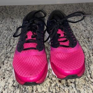 UA Women’s Micro G limitless sneakers